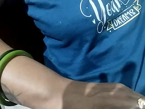 Snapshot of NehaQn chatting on 10-21-25, 01:54 NehaQn online show from 10-21-25, 01:54