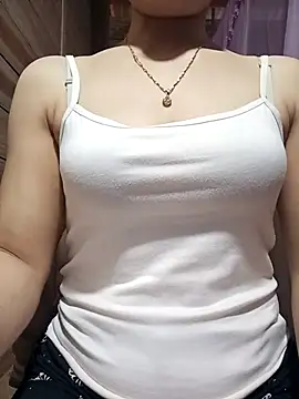 Snapshot of LucyyLy chatting on 02-14-26, 06:13 LucyyLy online show from 02-14-26, 06:13