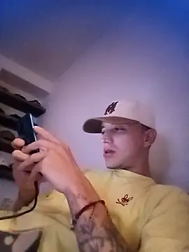 Snapshot of DebutingPathway chatting on 10-27-25, 05:25 DebutingPathway online show from 10-27-25, 05:25