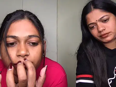 Snapshot of HoleyCoupon chatting on 01-08-26, 01:28 HoleyCoupon online show from 01-08-26, 01:28