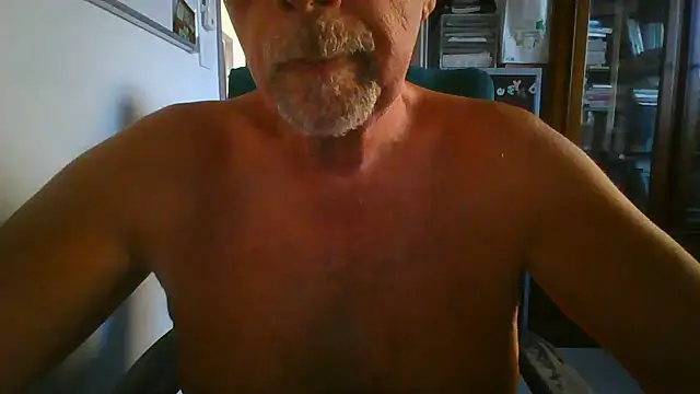 Snapshot of hpp66 chatting on 06-28-26, 05:36 hpp66 online show from 06-28-26, 05:36