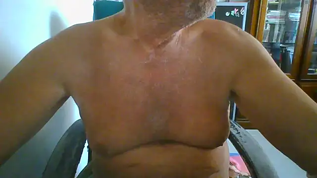 Snapshot of hpp66 chatting on 06-19-26, 12:44 hpp66 online show from 06-19-26, 12:44