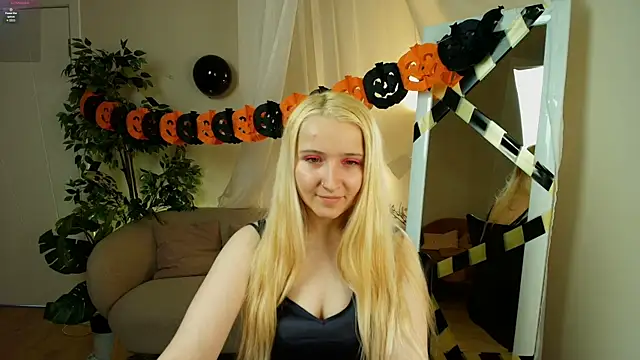 Milana Key online show from 10-24-25, 10:09