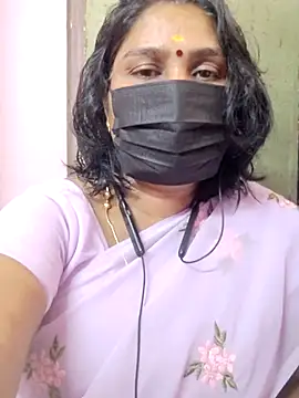 Snapshot of Tamil_Azhaghi25 chatting on 05-25-26, 11:09 Tamil Azhaghi25 online show from 05-25-26, 11:09