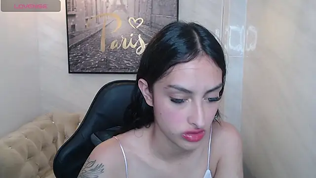 Snapshot of Tifany_v chatting on 10-18-25, 01:02 Tifany v online show from 10-18-25, 01:02