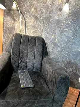 Tayler Kim online show from 10-24-25, 07:13