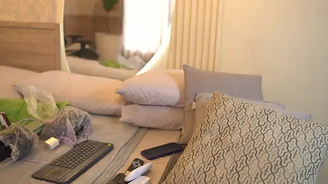 Tayler Kim online show from 10-30-25, 07:00