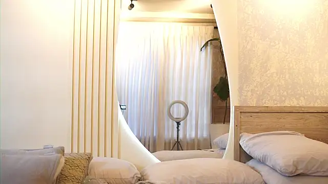 Tayler Kim online show from 11-08-25, 07:28