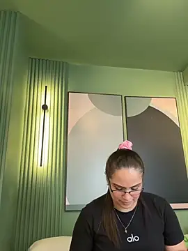 Tayler Kim online show from 03-12-26, 06:45