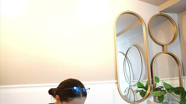 Tayler Kim online show from 09-15-25, 12:27