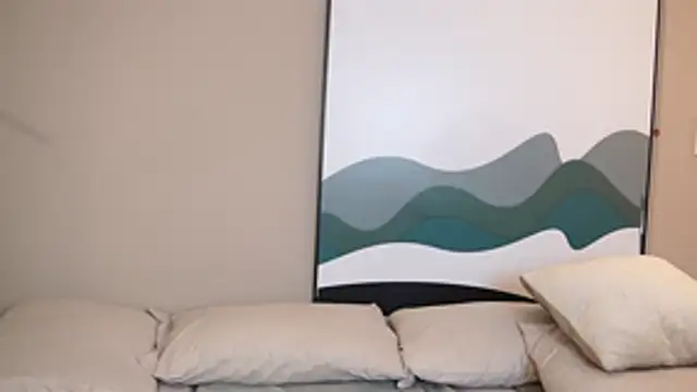 Tayler Kim online show from 10-19-25, 04:54