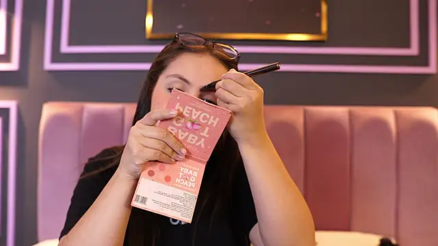 Tayler Kim online show from 12-19-25, 07:38