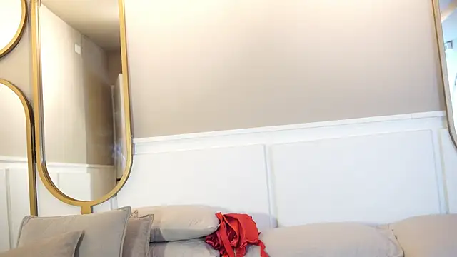 Tayler Kim online show from 10-07-25, 06:42