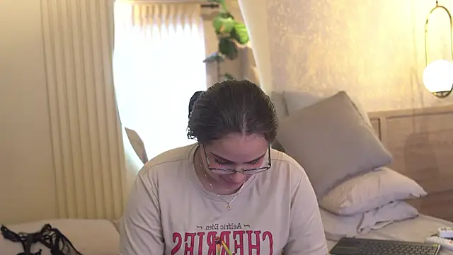 Tayler Kim online show from 01-16-26, 06:34