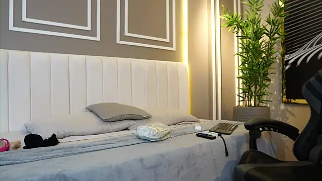 Tayler Kim online show from 11-12-25, 06:34