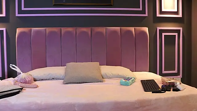 Tayler Kim online show from 01-18-26, 05:38