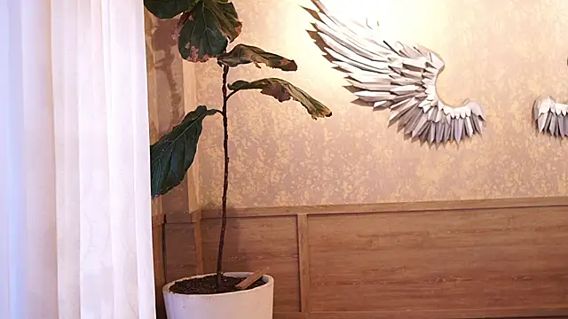 Tayler Kim online show from 09-21-25, 03:50