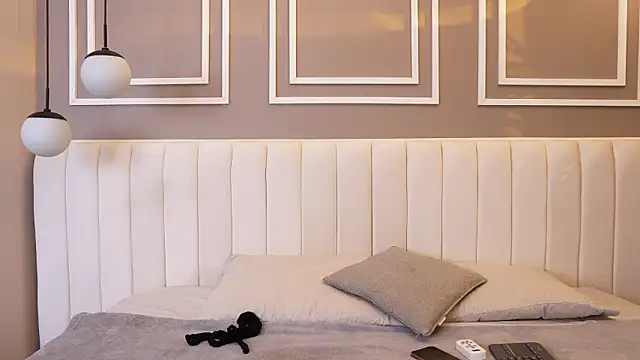 Tayler Kim online show from 03-08-26, 04:21