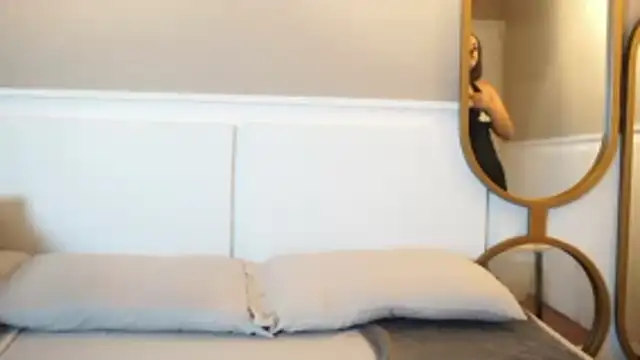 Tayler Kim online show from 10-23-25, 06:28