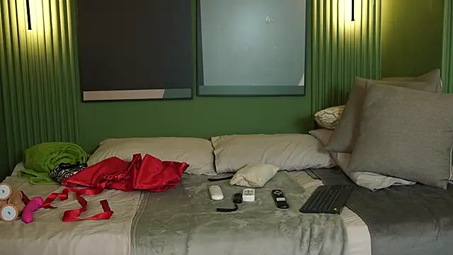 Tayler Kim online show from 09-27-25, 06:14