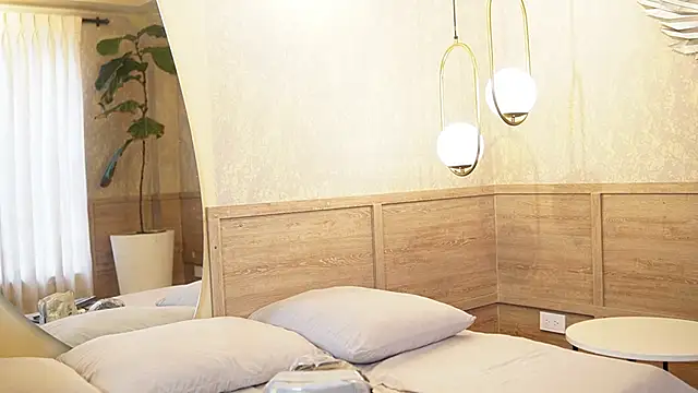 Tayler Kim online show from 09-28-25, 04:14