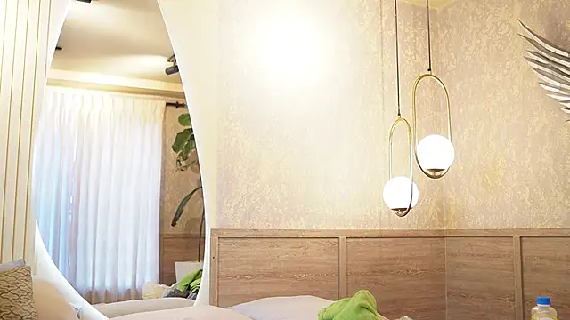 Tayler Kim online show from 10-05-25, 04:09