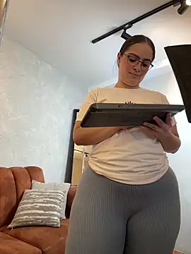 Tayler Kim online show from 02-20-26, 06:43