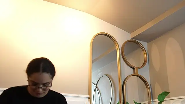 Tayler Kim online show from 09-19-25, 06:12