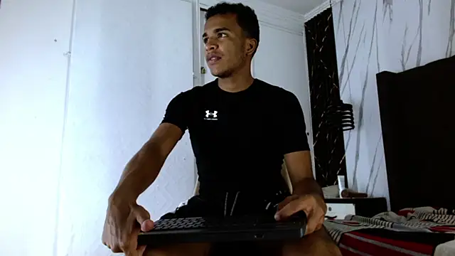 Snapshot of aston_xvera chatting on 10-14-25, 03:40 aston xvera online show from 10-14-25, 03:40