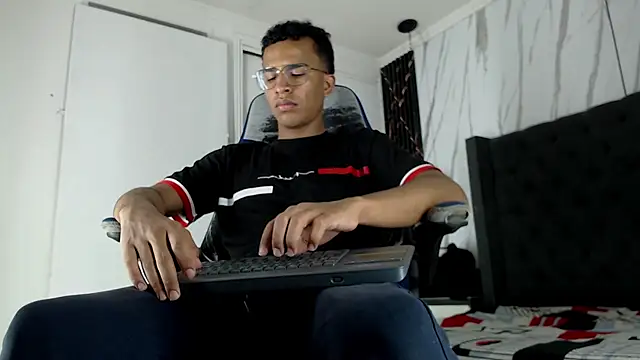 aston xvera online show from 11-08-25, 03:43