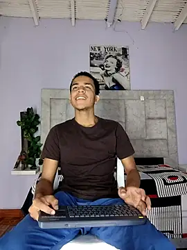 Snapshot of aston_xvera chatting on 09-23-25, 03:46 aston xvera online show from 09-23-25, 03:46