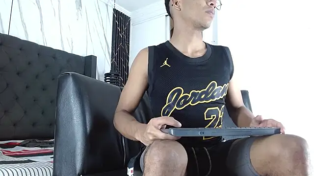 aston xvera online show from 12-17-25, 08:14