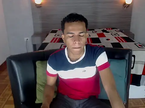 Snapshot of aston_xvera chatting on 09-15-25, 03:18 aston xvera online show from 09-15-25, 03:18
