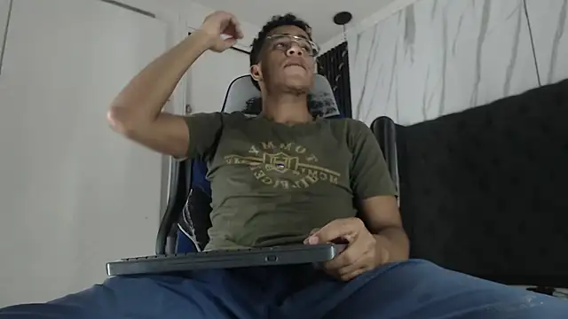 aston xvera online show from 11-18-25, 03:10