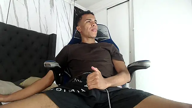 Snapshot of aston_xvera chatting on 10-04-25, 04:14 aston xvera online show from 10-04-25, 04:14