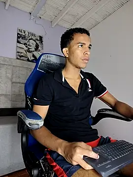 Snapshot of aston_xvera chatting on 09-20-25, 03:17 aston xvera online show from 09-20-25, 03:17