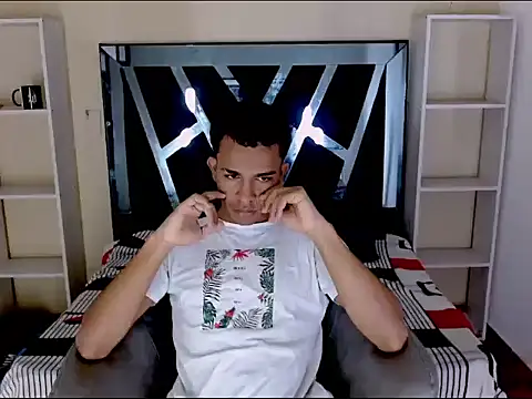 Snapshot of aston_xvera chatting on 09-19-25, 03:54 aston xvera online show from 09-19-25, 03:54
