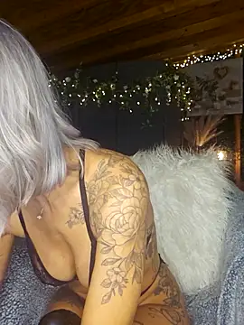 DeliciousDeeX online show from 10-05-25, 09:16