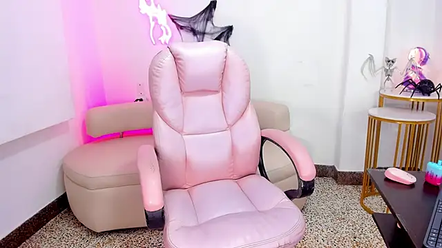 Miss Francheska online show from 10-20-25, 11:44