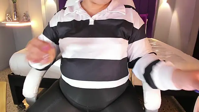 Miss Francheska online show from 04-16-26, 12:28