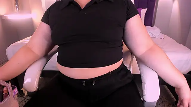 Snapshot of Miss_Francheska chatting on 02-25-26, 12:05 Miss Francheska online show from 02-25-26, 12:05