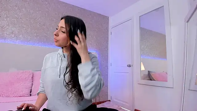 Snapshot of AnniieCooper chatting on 03-24-26, 03:56 AnniieCooper online show from 03-24-26, 03:56