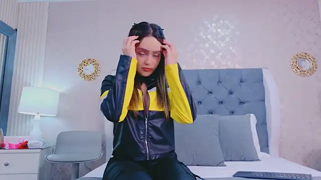 Snapshot of ZoeWilliis chatting on 06-19-26, 11:16 ZoeWilliis online show from 06-19-26, 11:16