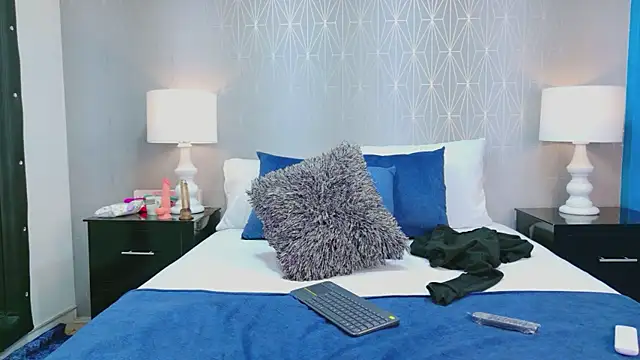 Snapshot of ZoeWilliis chatting on 02-09-26, 12:36 ZoeWilliis online show from 02-09-26, 12:36