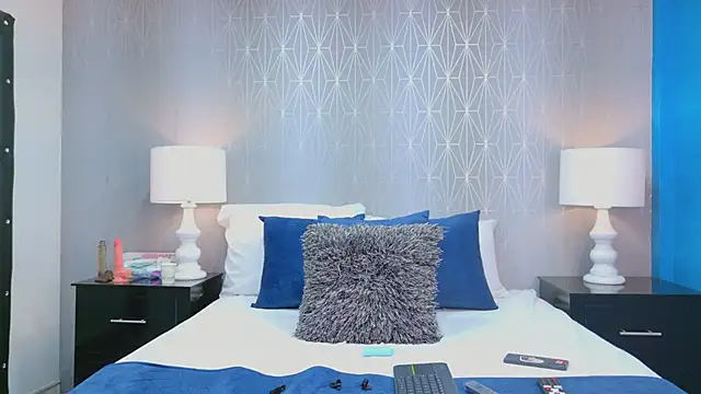 Snapshot of ZoeWilliis chatting on 02-17-26, 12:57 ZoeWilliis online show from 02-17-26, 12:57