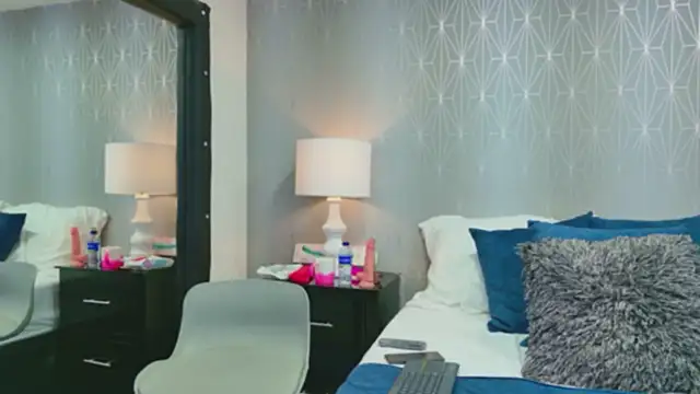 ZoeWilliis online show from 04-07-26, 12:51