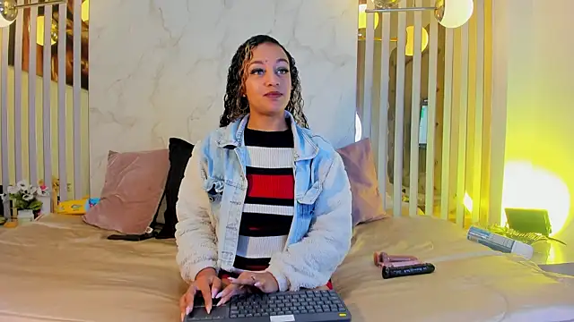 Snapshot of Melaniegh_ chatting on 09-09-25, 11:19 Melaniegh  online show from 09-09-25, 11:19