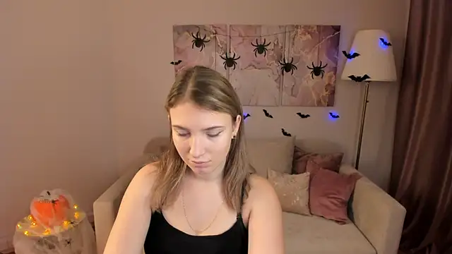 Snapshot of MilinaMorris chatting on 10-19-25, 01:08 MilinaMorris online show from 10-19-25, 01:08