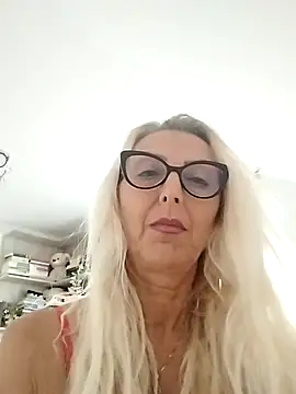 Snapshot of _sexyBLONDE46_ chatting on 06-12-26, 10:57 sexyBLONDE46 online show from 06-12-26, 10:57
