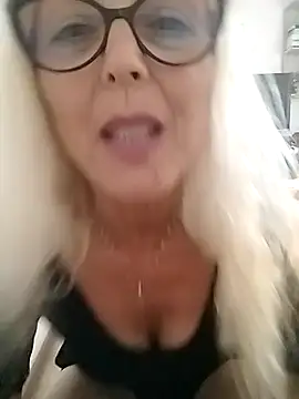 Snapshot of _sexyBLONDE46_ chatting on 06-10-26, 10:49 sexyBLONDE46 online show from 06-10-26, 10:49